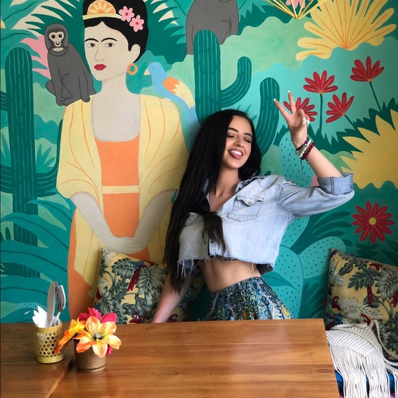 Meet your Posher, Viktoriya - Picture 2 of 9